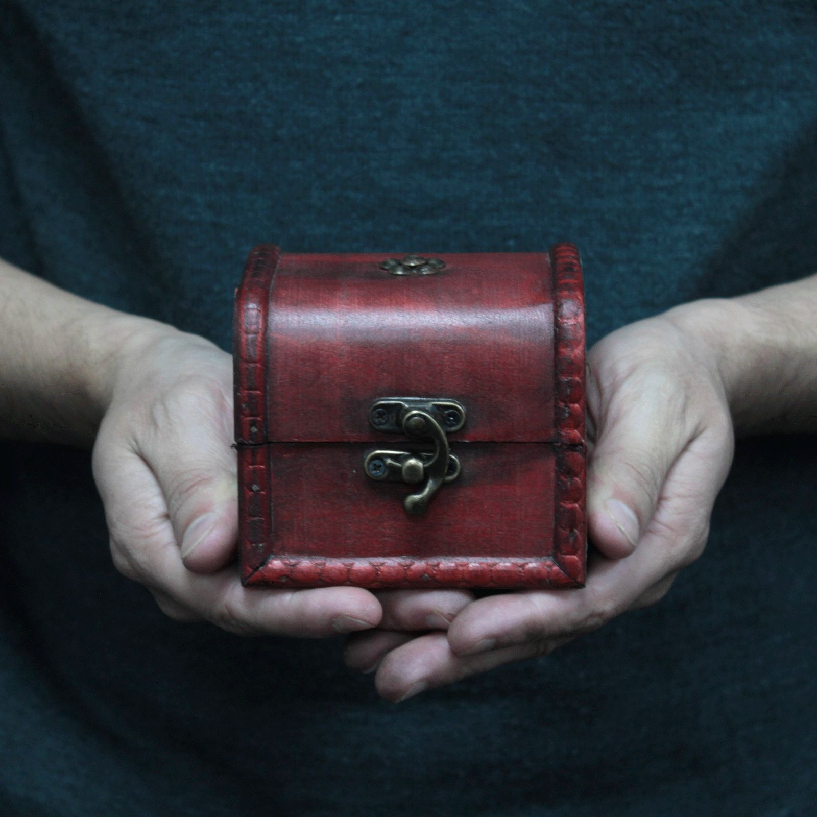 bG9jYWw6Ly9tZWRpYS8xSi9DQy82MFIzMEMxRzZHVktDQzFKLzljYmQ0YzgwLnBuZw.jpg Small Classic Chest