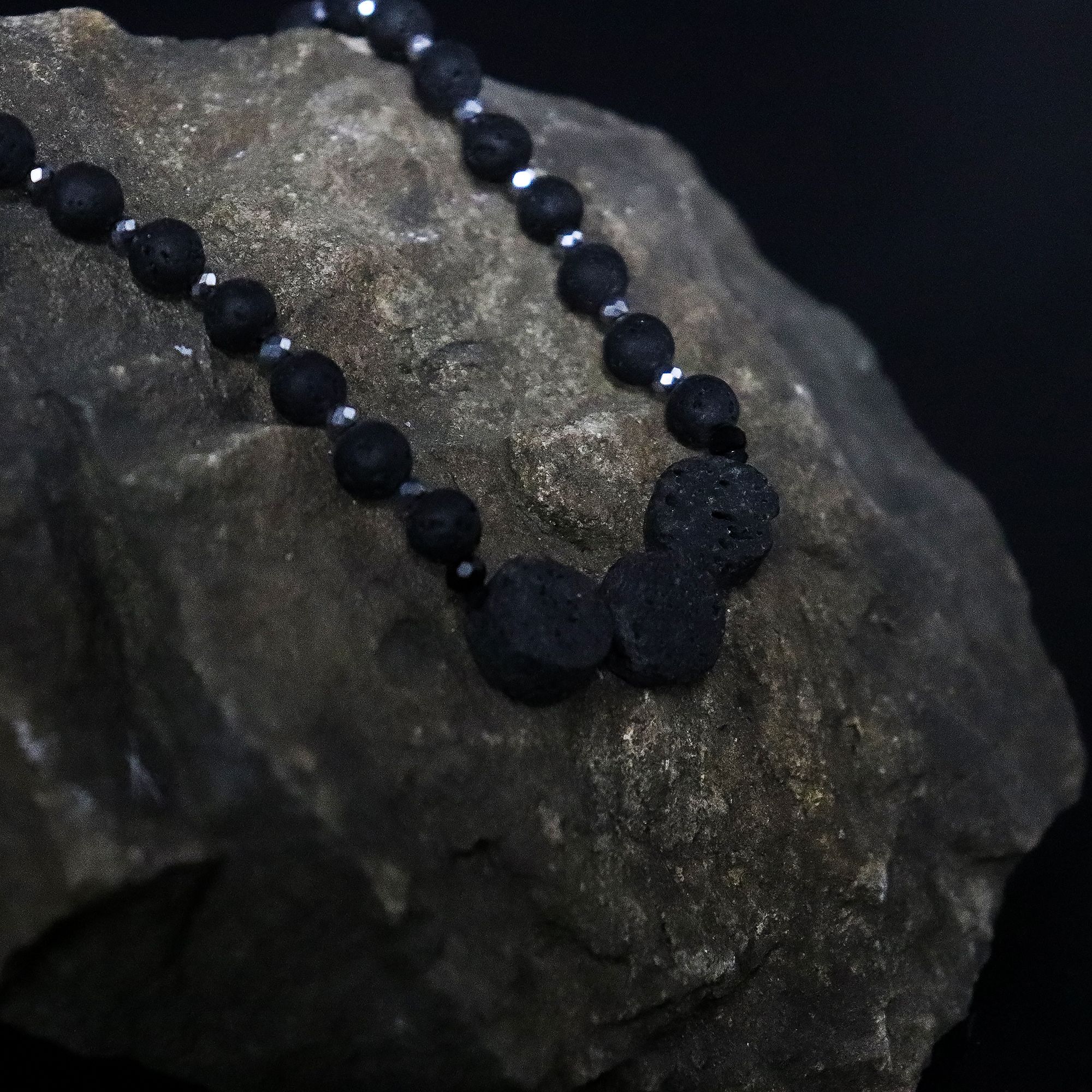 bG9jYWw6Ly9tZWRpYS8xUC82RS82MFIzMEMxSjYwV0s2RTFQLzE3MTAzMzRmLmpwZWc-1.jpg Essence of the Volcano Necklace - Connection to Nature