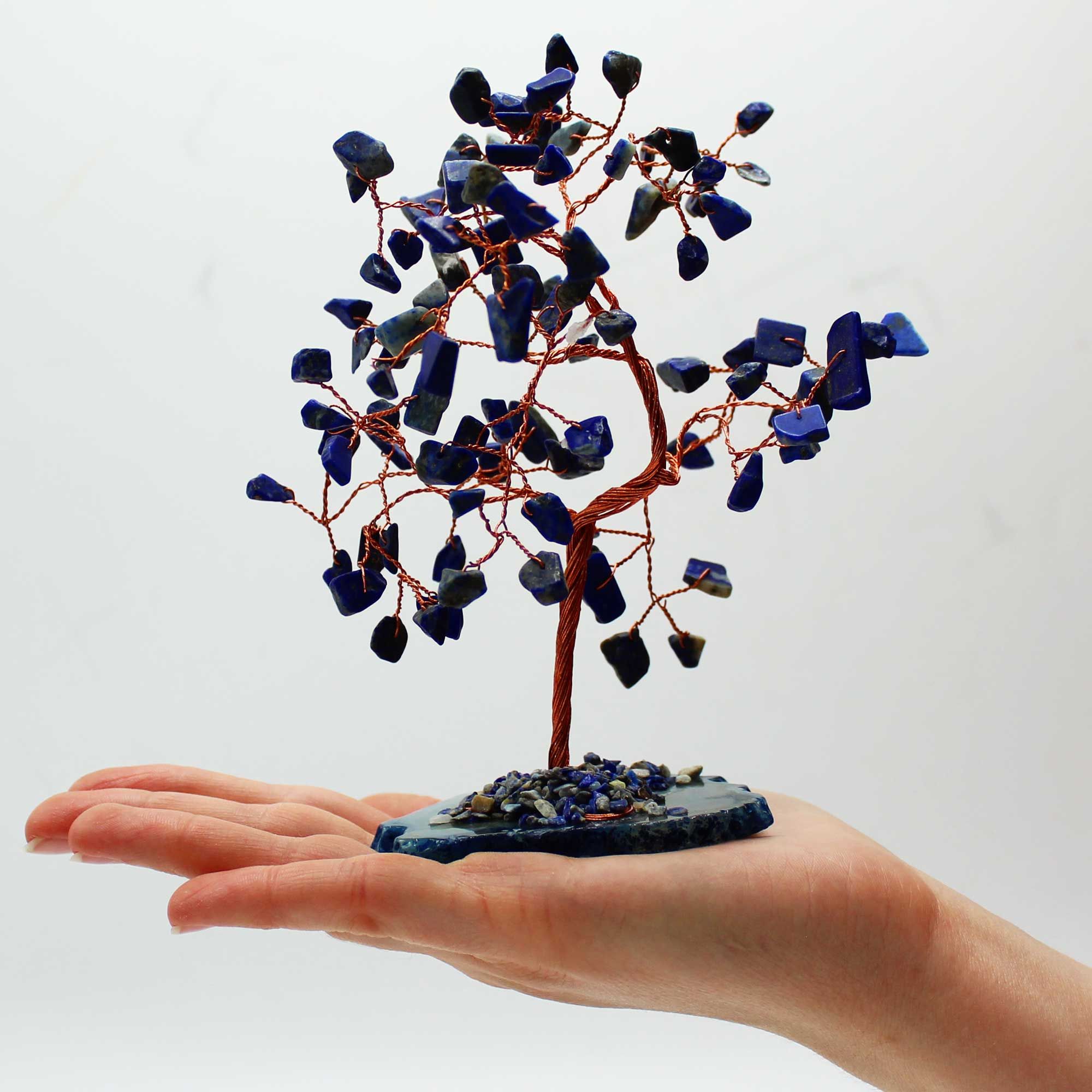 bG9jYWw6Ly9tZWRpYS8xUS9FQy82MFIzMEMxRzZXUjNFQzFRL2FiZmQzNDI5LmpwZWc.jpg Lrg Gemstone Tree - Sodalite on Blue Agate Base (100 stones)