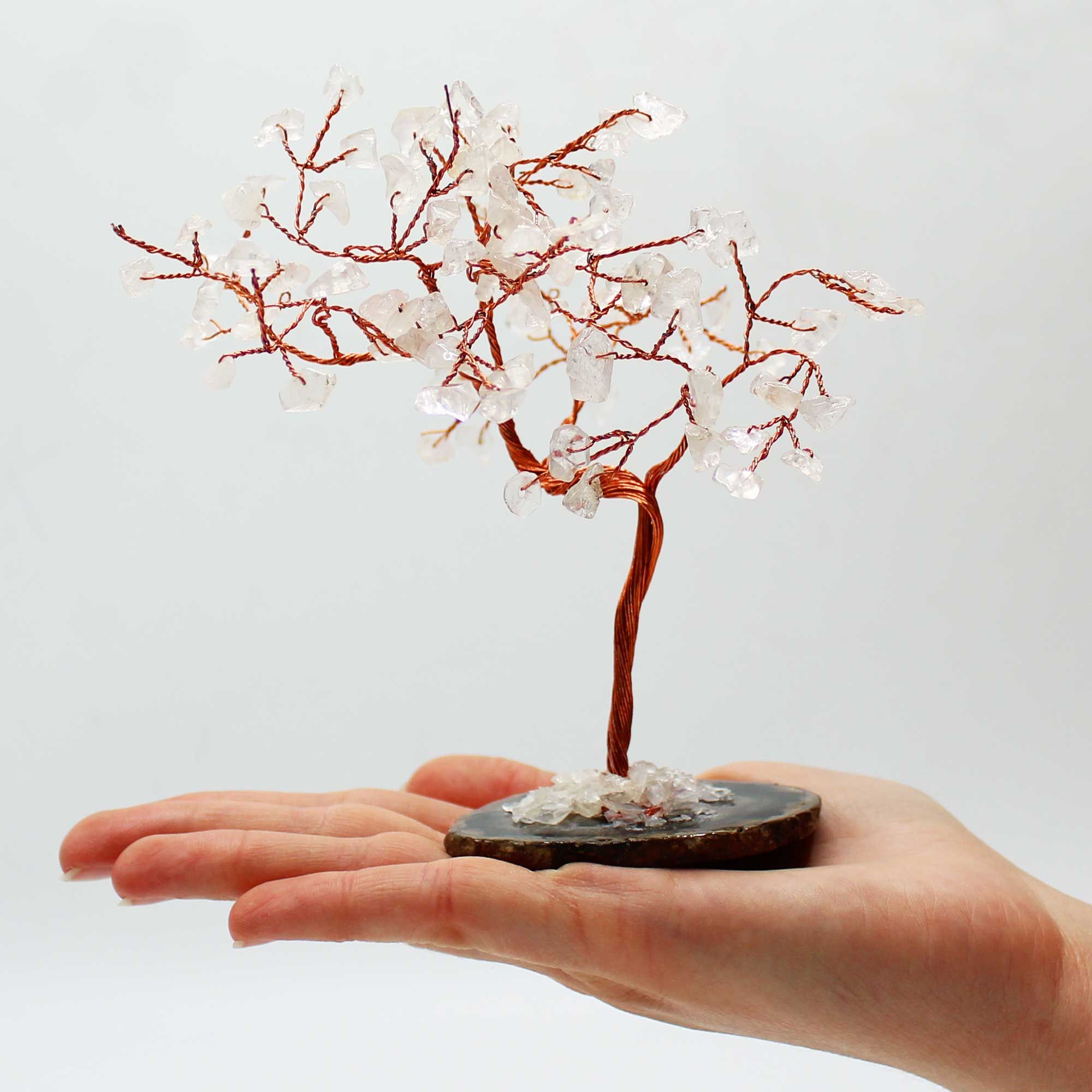 bG9jYWw6Ly9tZWRpYS8xUy9FQy82MFIzMEMxRzZXUjNFQzFTLzkyYmY5N2RiLmpwZWc.jpg Lrg Gemstone Tree - Rock Quartz on Black Agate Base (100 stones)