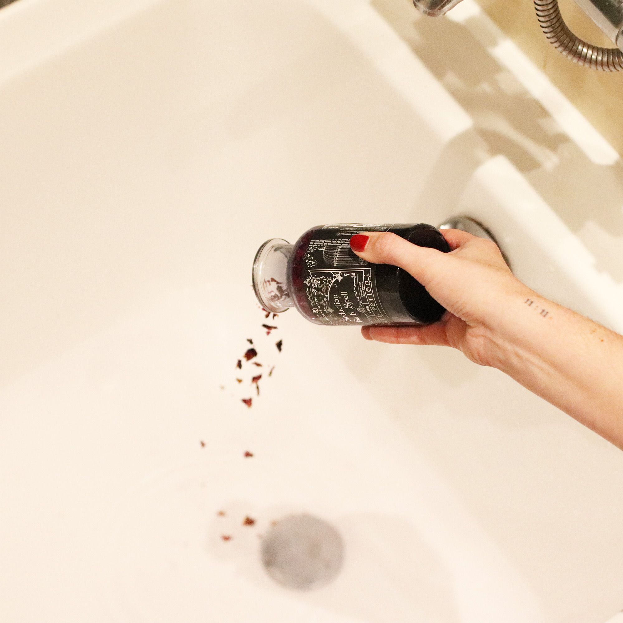 bG9jYWw6Ly9tZWRpYS9IUC8yQy82MFIzMEMxSjY0U0syQ0hQLzAyM2YyYmQ5LmpwZw.jpg Ancient Witch Bath Spell Potion & Amethyst Crystal Amulet - Seduction