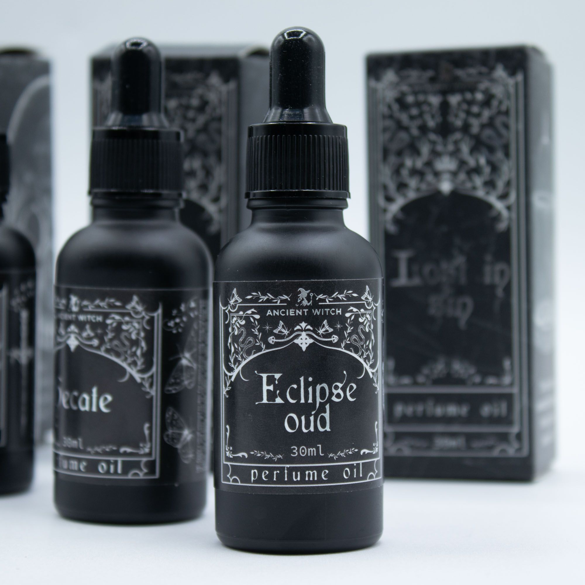 bG9jYWw6Ly9tZWRpYS85Uy8wRC82MFIzMEMxSjY0V0swRDlTLzNjZDAzMGU3LmpwZw-1.jpg Ancient Witch Perfume Oil - Eclipse Oud